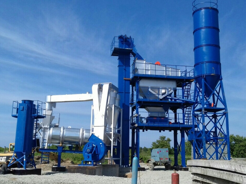 Асфальтобетонный завод монтированный на о. Сахалине в 2016 г. Асфальтобетонный завод монтированный на о. Сахалине в 2016 г.