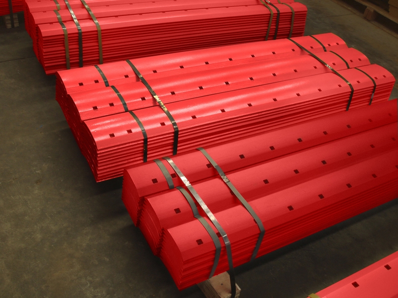 Готовая к отгрузке партия грейдерных ножей отвала Готовая к отгрузке партия грейдерных ножей отвала