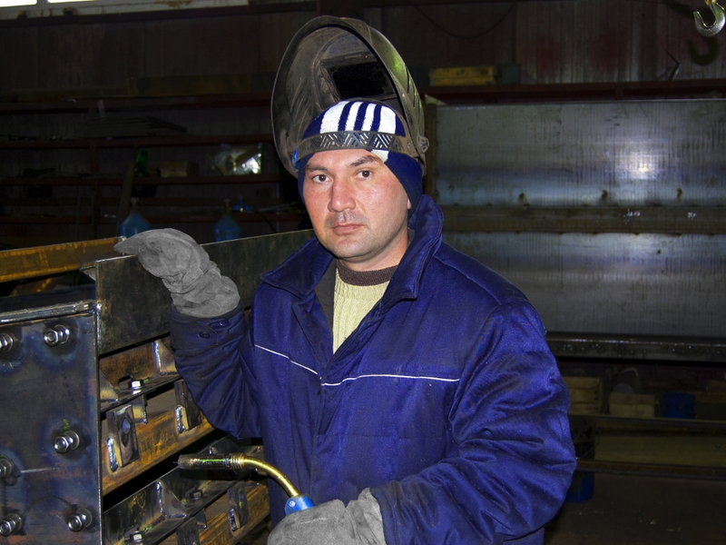 Процесс сварки металлических конструкций Процесс сварки металлических конструкций